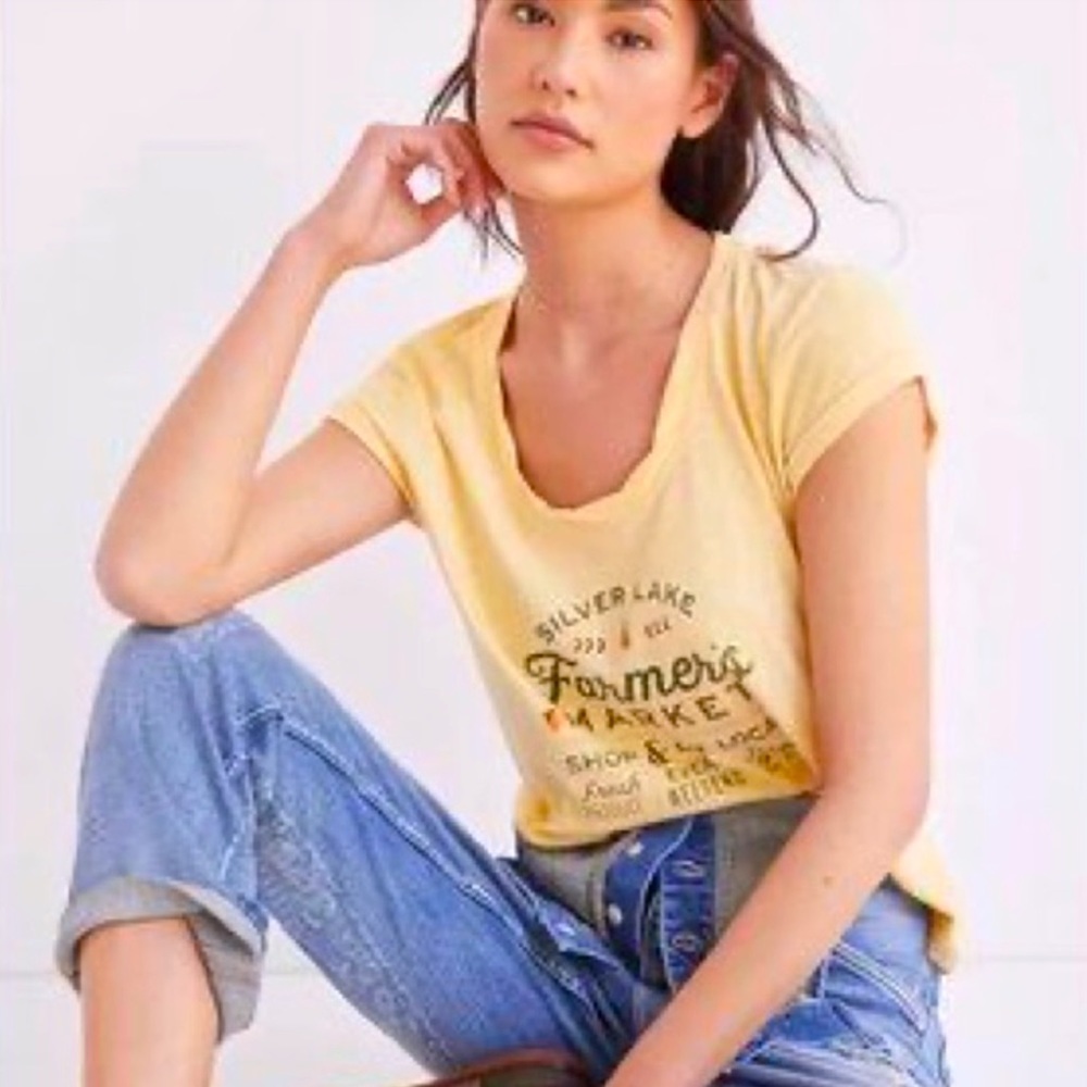💟 Anthropologie Pilcro “Silver Lake Farmer’s Market” Yellow Graphic Tee Size XS